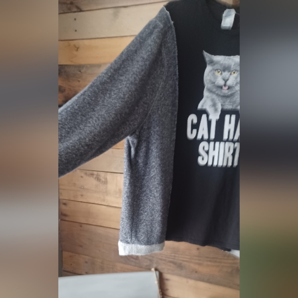 Upcycled Graphic T-shirt Cat Hair Shirt for Cat Lovers - Picture 6 of 9